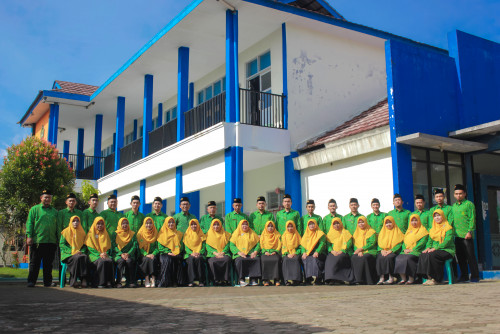 Photo Bersama Dewan Guru SMK PUI CIKIJING